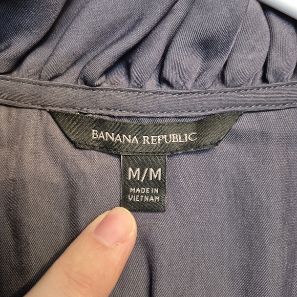 Banana Republic Women's Preppy Romantic Grey Ruffled V-Neck Blouse Size M - Picture 5 of 7